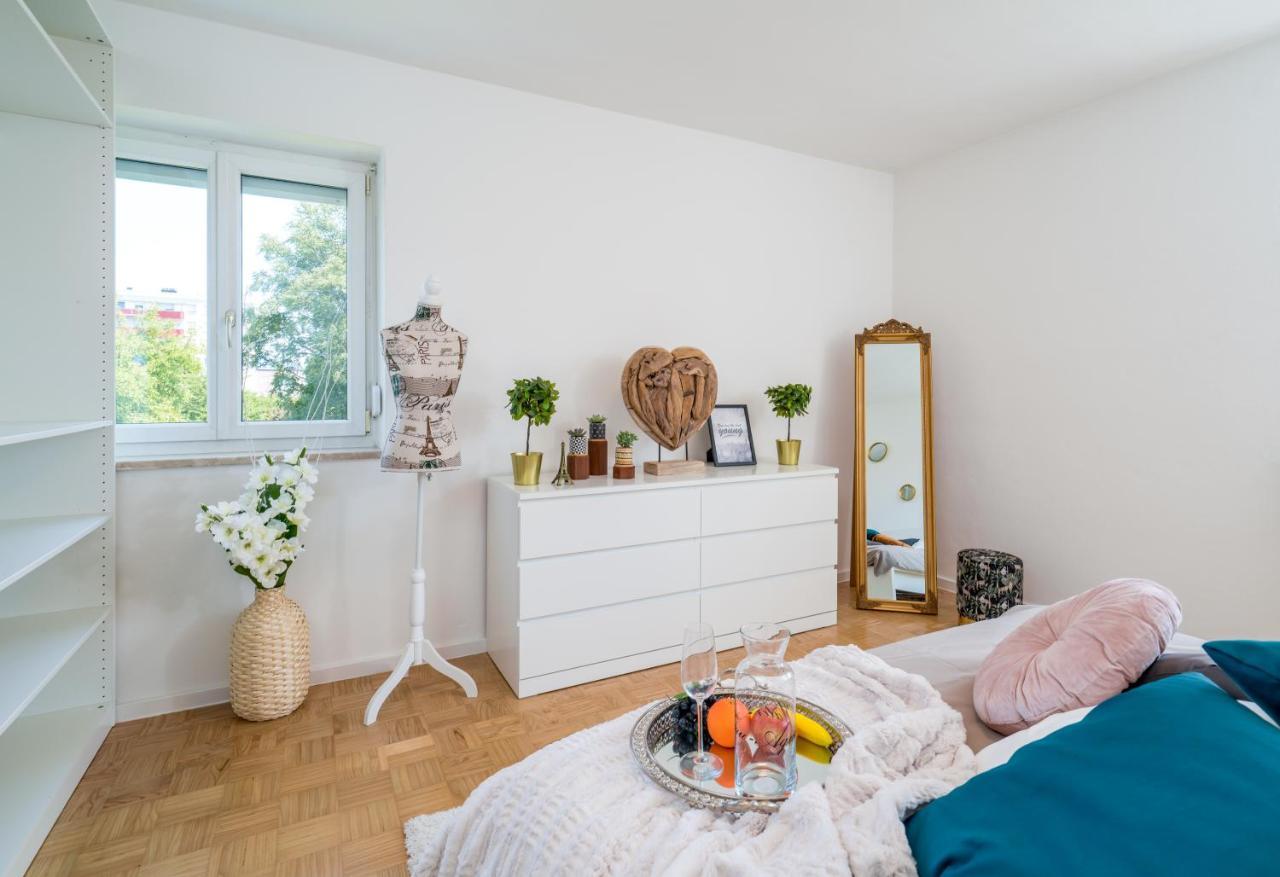 Eg Links-Wunderschoene 70M Grosse 2-Zimmer City Wohnung Naehe Salzburg Freilassing Exterior photo